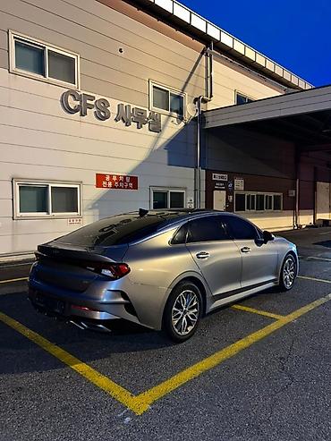 k5 kia: Kia K5 – müasir sedan Xarici: - Gümüş rəngli kuzov, idman üslubunda — 5