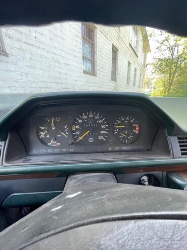 Mercedes-Benz: Mercedes-Benz W124: 1991 г., 2.3 л, Механика, Бензин, Седан — 11