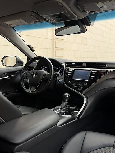 скол: Toyota Camry: 2020 г., 2.5 л, Автомат, Гибрид, Седан — 3