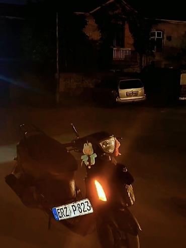 matasklet: Şəhər içi sürüş üçün praktik skuter - Rəng: qara - Nömrə nişanı: ERZ — 1