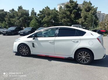 Toyota: Toyota Prius: 1.8 l | 2011 il Hetçbek — 5
