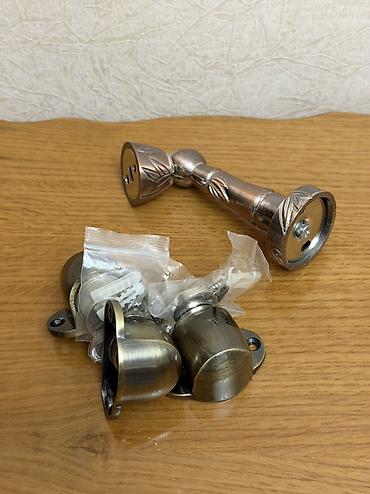 qapı üçün stopper: Qapı üçün stopperlər.
Ümumi 4 ədəd — 1