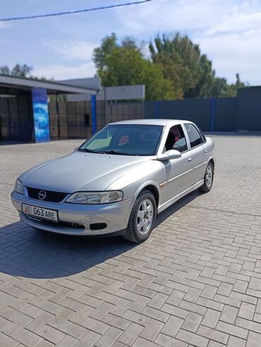 опель вектра б: Серебристый седан Opel Vectra B четырехдверным кузовом. Автомобиль