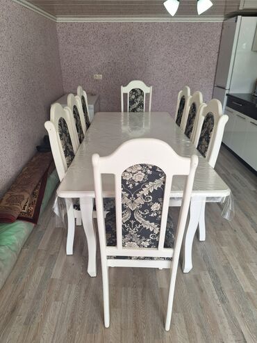 продам мебель бу в бишкеке: Кухонный Стол, цвет - Белый, Б/у