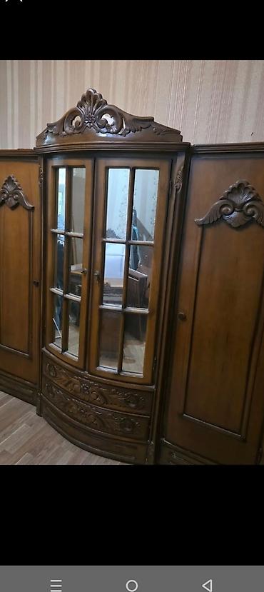 Klassik üslubda massiv ağacdan hazırlanmış iri vitrinli dolab dəsti lalafo.az -da Klassik üslubda massiv ağacdan hazırlanmış iri vitrinli dolab dəsti