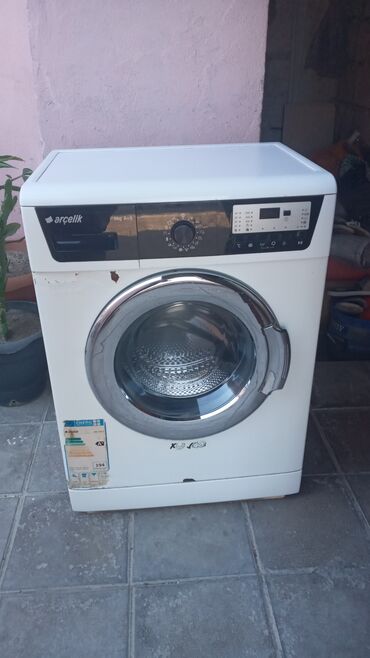 Arçelik markasına məxsus öndən yükləməli paltaryuyan maşın. Ağıllı