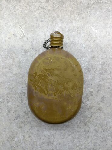 срочно продаю в связи с переездом: Фляжка алюминиевая в хорошем состоянии