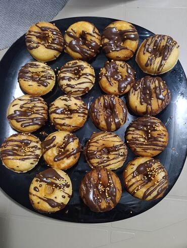 Konditorski proizvodi, slatkiši: Predstavljamo raznovrstan asortiman mini kolača i slatkiša, idealnih — 16