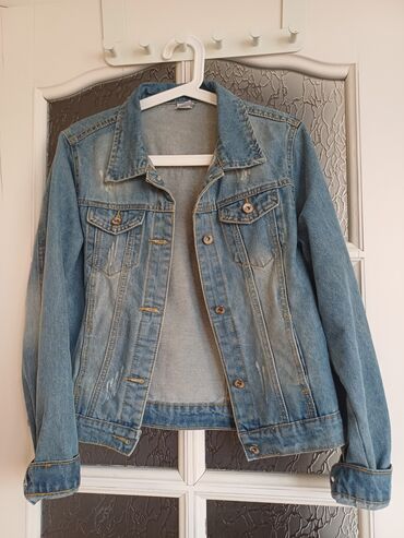 дорогие пуховики женские: Джинсовая куртка классического кроя - Материал: плотный деним (100%