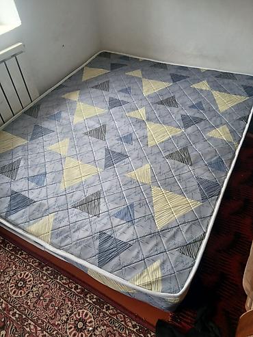 синтипон: Спальный матрас, Б/у, Двуспальный, Пружинный, Синтепон, Матрасы средней жесткости — 2