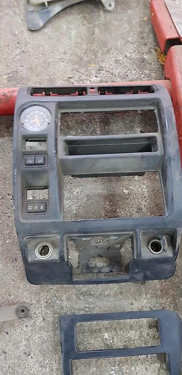 CENTRALNA KONZOLA ZA TOYOTA LAND CRUISER OD 1996. DO 2003. GOD