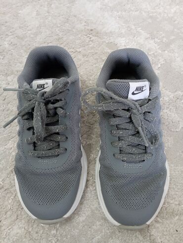 кроссовки мужские: Кроссовки Nikeразмер 31, состояние отличное, чистые,после стирки