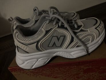 кроссовки мужские зимние: Эркектердин кроссовкасы, 39, New Balance, Жаңы, түсү - Боз, Өзү алып кетүү, Акылуу жеткирүү