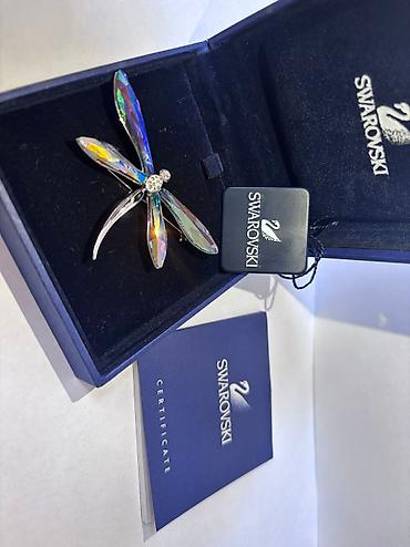 drag: Orijinal Swarovski broş – Dragonfly. Rəngli parıltıya sahib AB effekti — 2