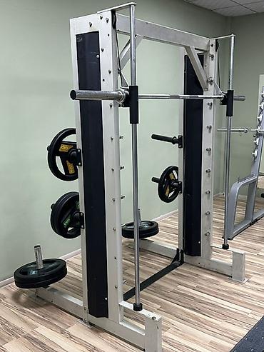 Аренда спортивных залов: ПРОДАЮТСЯ ТРЕНАЖЕРЫ+ШКАФЫ/КОВРЫ/СТОЙКИ цена договорная ! + Тренажёрный — 2