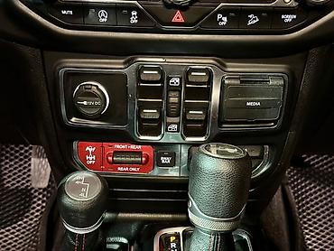 2 8: Jeep Wrangler: 2020 г., 2 л, Автомат, Бензин, Внедорожник — 8
