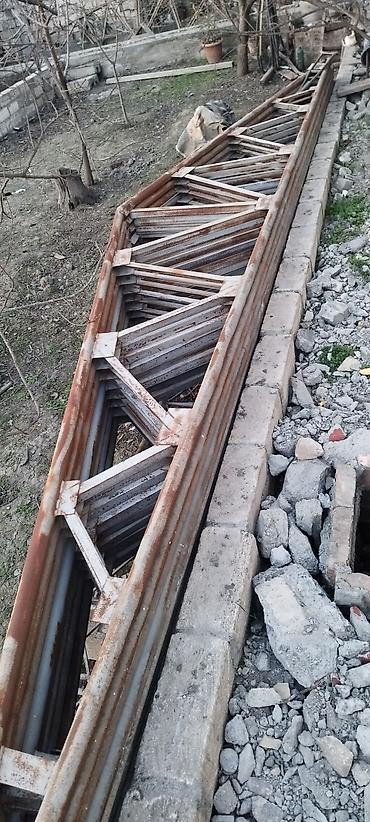 dəmir boruların qiyməti: Dəmir fermalar satilir.10 ədəddir.uzunlugu 7.90metrdi.hundurluyu — 3