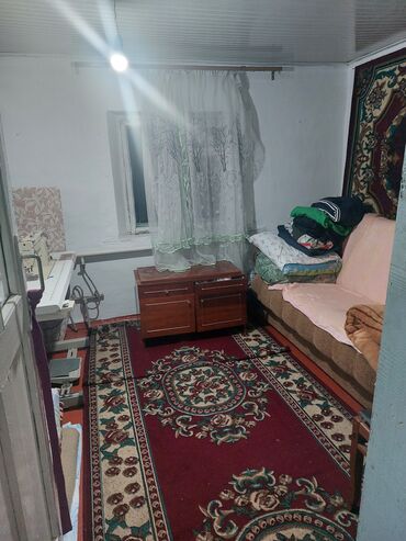 Продажа домов: Продаю дом с мебелью, двор на 2 машины, участок 8 соток. Внутри дома — 14