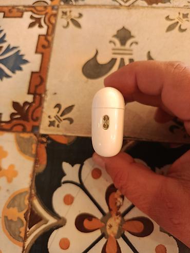 Masaüstü kompüterlər və komponentlər: Məhsul: Apple AirPods Pro (şəkillərdəki model). RAZILAWMAGDA OLAR — 1