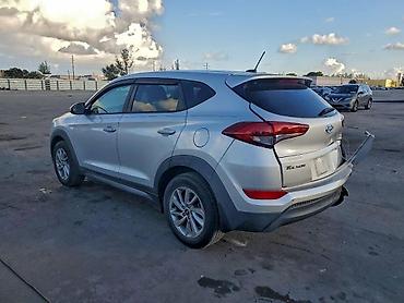 tesla model 3: Hyundai Tucson: 2 l | 2017 il Krossover — 1