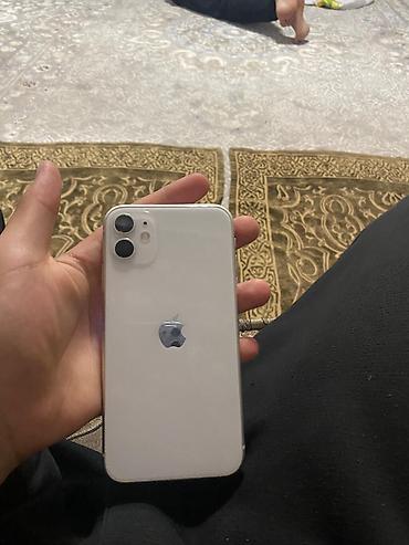 Apple iPhone: IPhone 11, Б/у, 128 ГБ, Белый, Чехол, 72 % — 2