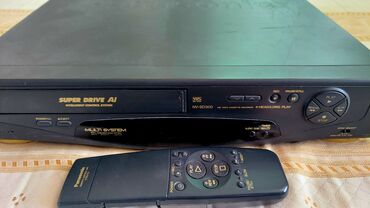 видео кассета: Видеомагнитофон Panasonic NV-SD300 с пультом, принимает/выгружает