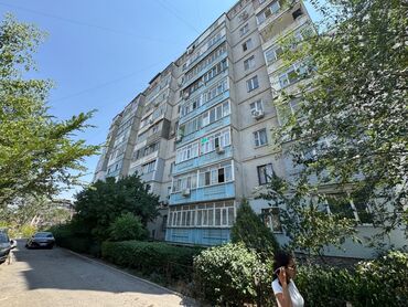 продаю квартиру 9микрайоне: 1 комната, 33 м², 105 серия, 9 этаж, Старый ремонт