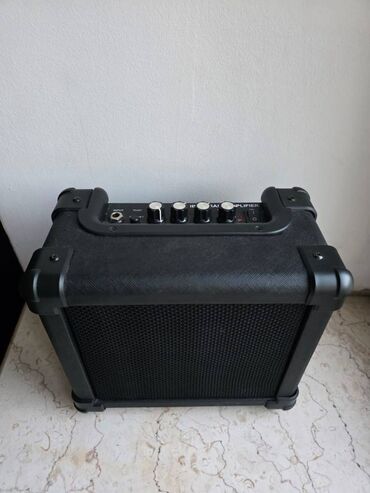 Pianolar: İşlənmiş Gitara gücləndiricisi, Ibanez, 10 Vt, Ünvandan götürmə