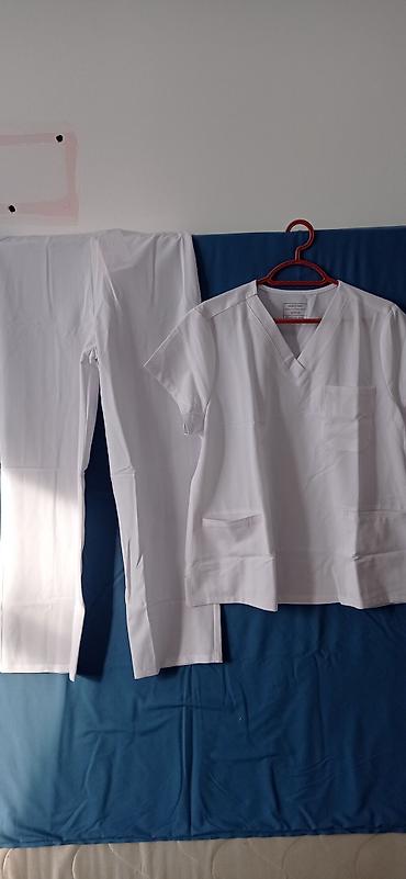 Медицинская одежда: Медицинский халаты,брюки,кофты Варианты моделей: - Приталенный халат — 9