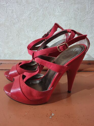 босоножки valentino: Босоножки, цвет темно-красный, размер 37, высота каблука 12 см. На