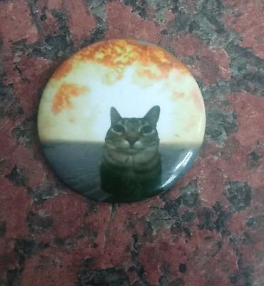 Значки, ордена и медали: Продаю значки 2 фигурные пластиковые, остальные круглые — 15