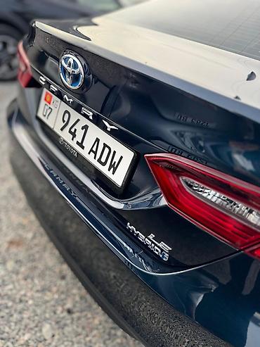 Toyota: Toyota Camry: 2021 г., 2.5 л, Автомат, Гибрид, Седан — 1