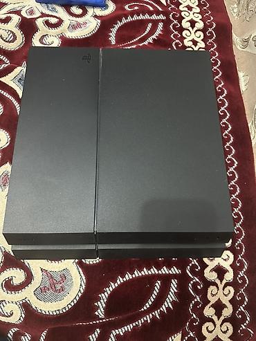ps4 ош: Игровая консоль Sony PlayStation 4 (черная) с комплектом: - — 2