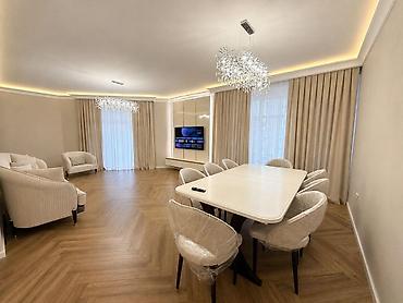 İcarəyə verilir 3 otaqlı yeni tikili 130 m², Ağ şəhər q. 2 500 AZN/ay at lalafo.az İcarəyə verilir 3 otaqlı yeni tikili 130 m², Ağ şəhər q. 2 500 AZN/ay