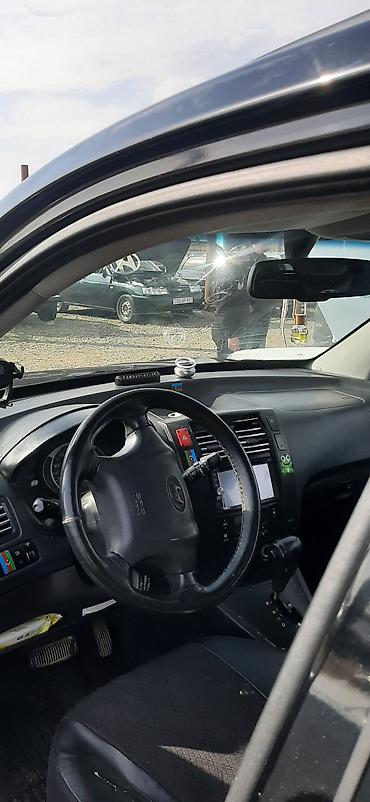 avtomobil şüşələri: Hyundai Tucson – qara rəngli, kompakt krossover/SUV. Texniki və — 10