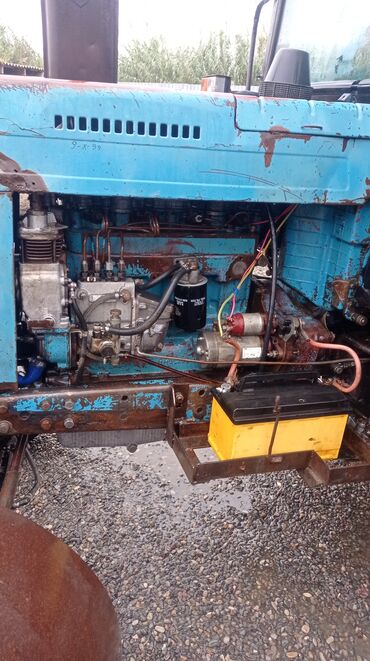 Traktorlar: Belarus MTZ tipli traktor - Korpus: kabinəli, mavi-qara rəng sxemi — 5