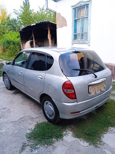 Daihatsu: Daihatsu Sirion: 2004 г., 1 л, Механика, Бензин, Хэтчбэк