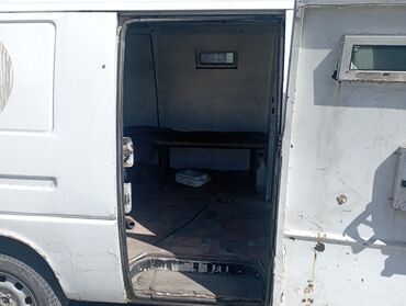 Volkswagen: Volkswagen : 2000 г., 2.4 л, Механика, Дизель, Минивэн — 10