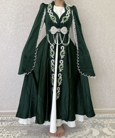 Вечерние платья: Сдается в аренду Элегантное национальное платье в темно‑зеленом — 5
