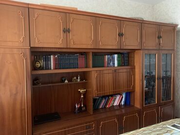 мебель гостиной: Состояние отличное Производство Румыния Фирма Pitasti Настоящие