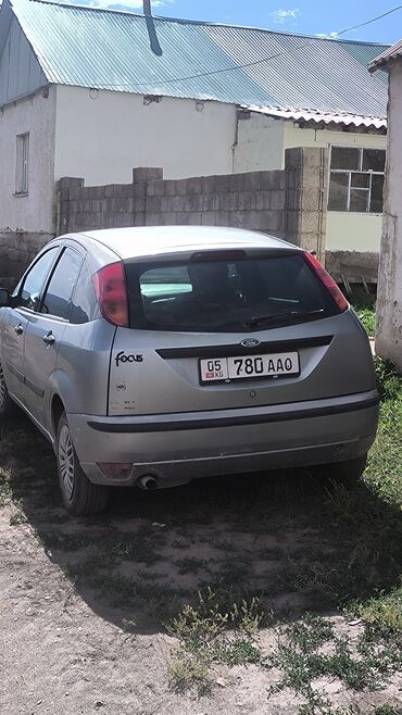 Транспорт: Ford Focus: 2002 г., 1.6 л, Механика, Бензин, Хэтчбэк