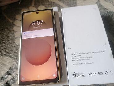 Samsung: Samsung S26 Ultra - Ekran: veliki AMOLED sa rupicom za prednju kameru — 9
