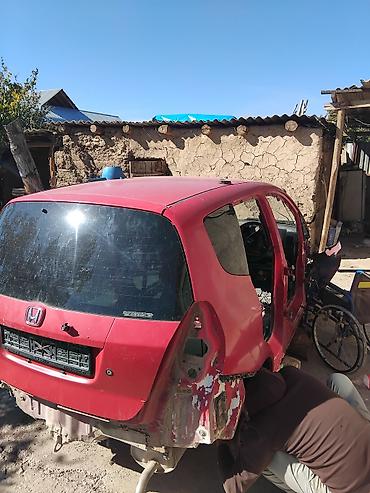 радиатор печки на фит: Кузов Honda Fit/Jazz (хэтчбек, 5 дверей), красный цвет. - Передняя — 2