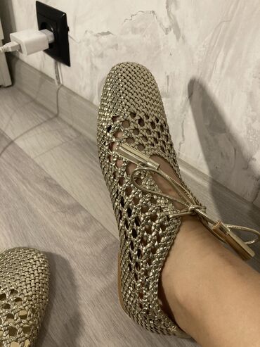 обувь zara: Сандали женские. Выглядят очень необычно. Zara, новые