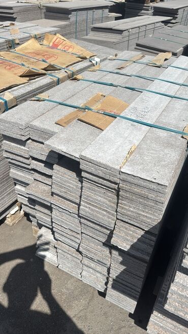 Гранит, мрамор: Гранитные плиты коричневого цвета, предназначенные для облицовки и — 9