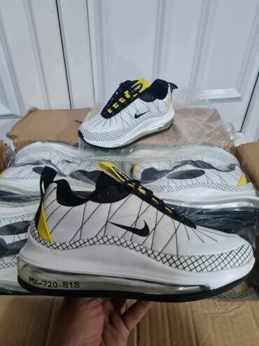 asics patike cena: M. patike 
38-38-39-39-39-39-39-40

2.600 din