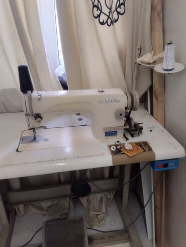 кофейное оборудование: Промышленная швейная машина YUXIANG YX-8700 с рабочим столом и