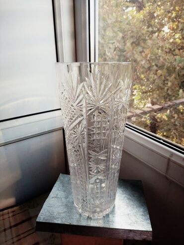 ваза прозрачная: Ваза для цветов хрустальная. Выдувная. Обработка алмазная грань