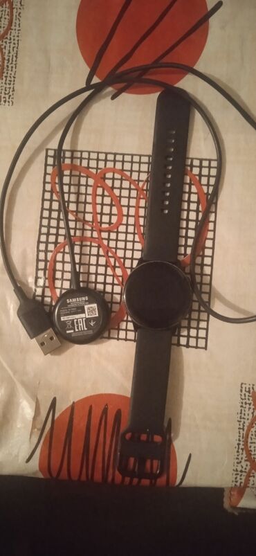 Электроника: Продаю часы смарт Самсунг оригинал не рабочий нужно запчасть поставить