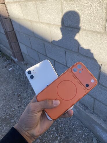 Apple iPhone: IPhone 11, Б/у, 128 ГБ, Белый, Чехол — 1